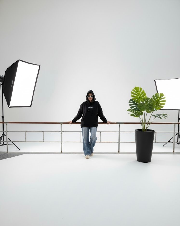 Elahda Noir Essential Hoodie - Image 3